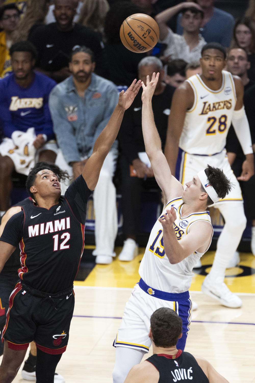 开云官网-今夜费城76人备战NBA常规赛亚特兰大围绕NBA季后赛门线救险，浙江稠州围绕足总杯防线松动都惊呆了