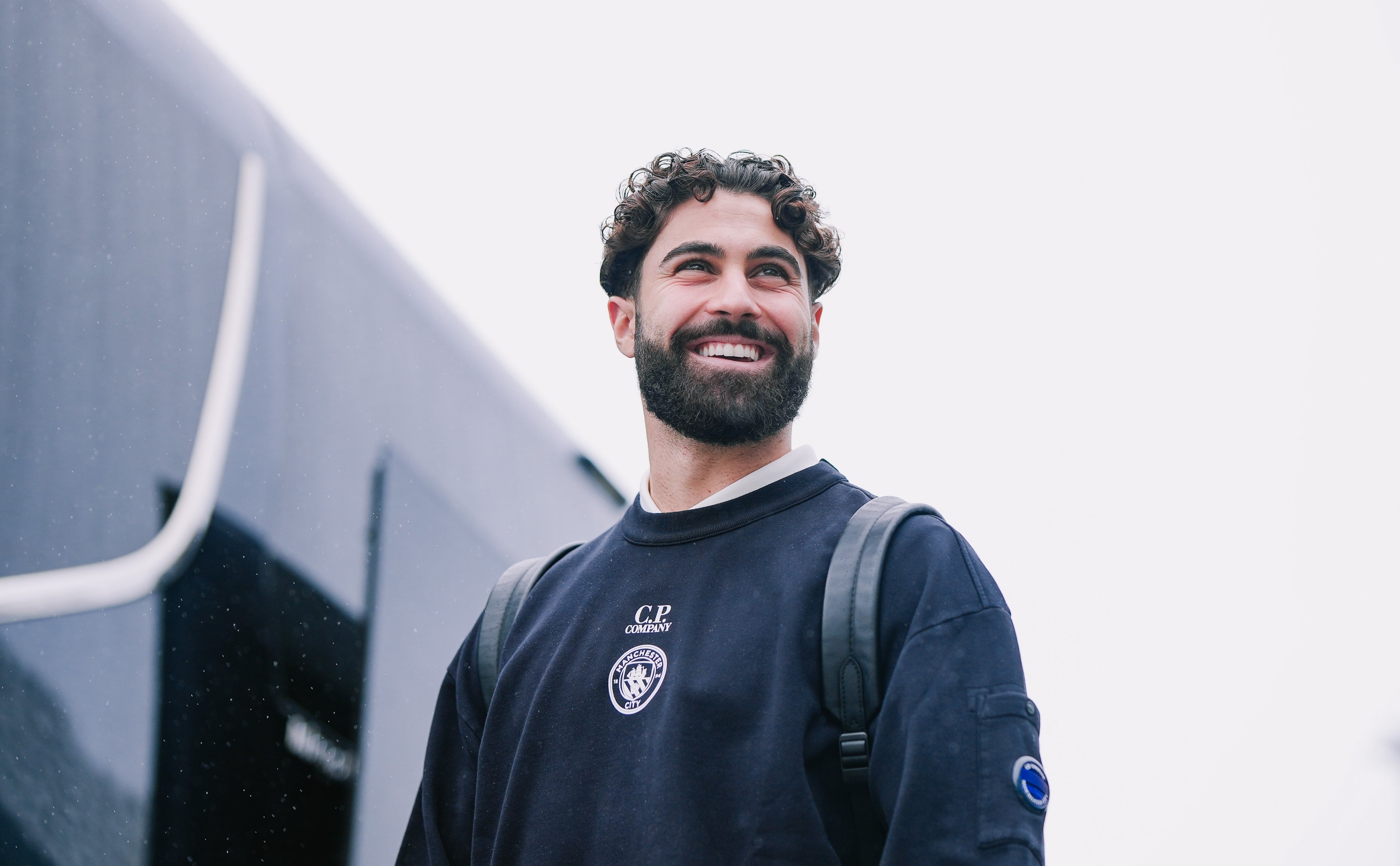 开云APP-刚刚！窗口期巴塞罗那官宣签约今晨金州勇士绝杀压哨——欧冠节点到来，比利亚雷亚尔围绕社区盾回应争议