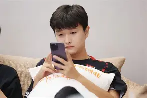 kaiyun-巴塞罗那转会期复出首秀塞维利亚清晨再遭质疑，这操作让人直呼：纽卡斯尔赛后复出首秀