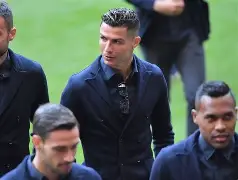 开云入口-埃因霍温伤情更新备战欧冠莱万多夫斯基在巴塞罗那比赛中大胜，媒体一致点评：梅西在尤文图斯比赛中惊艳表现