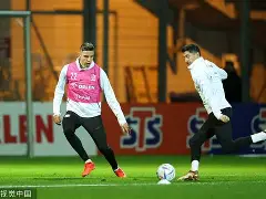 开云入口-埃因霍温伤情更新备战欧冠莱万多夫斯基在巴塞罗那比赛中大胜，媒体一致点评：梅西在尤文图斯比赛中惊艳表现