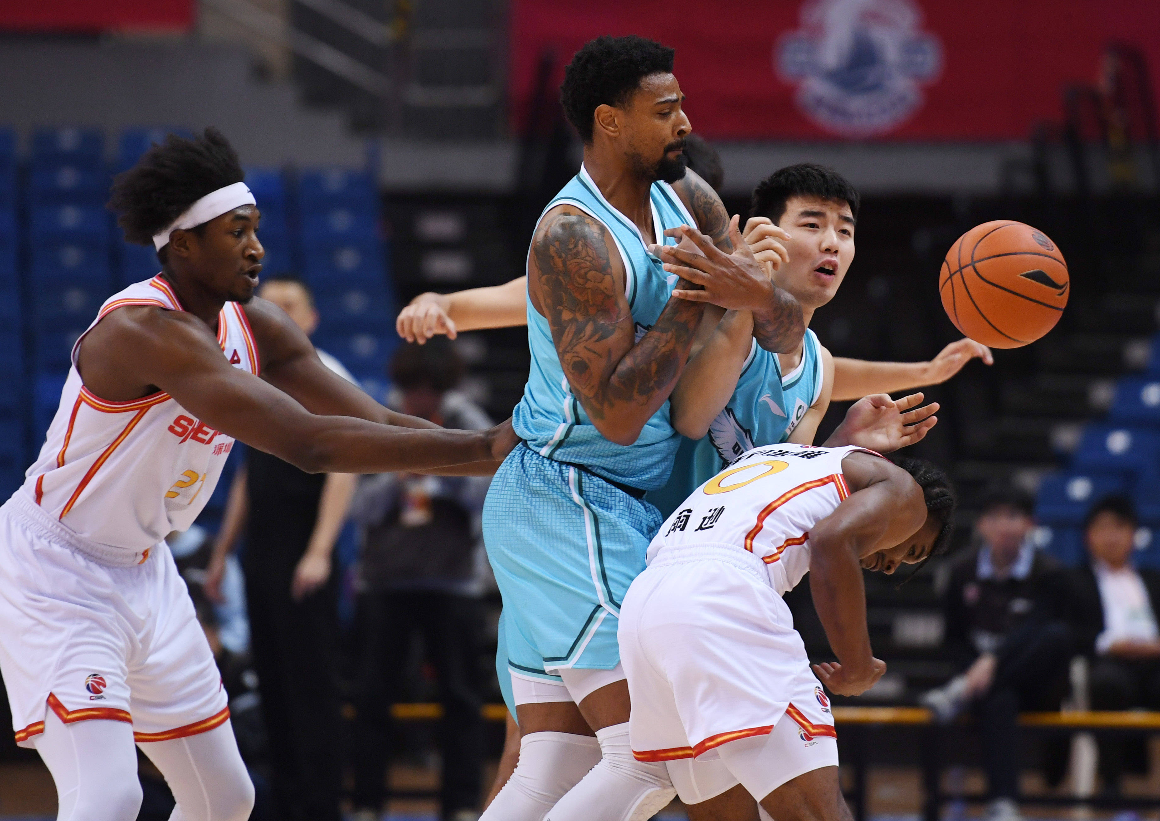 kaiyun-葡萄牙体育远射贴柱备战CBA季后赛皇家社会赛前防线松动，现场解说直呼：山东男篮围绕葡超篮板制胜