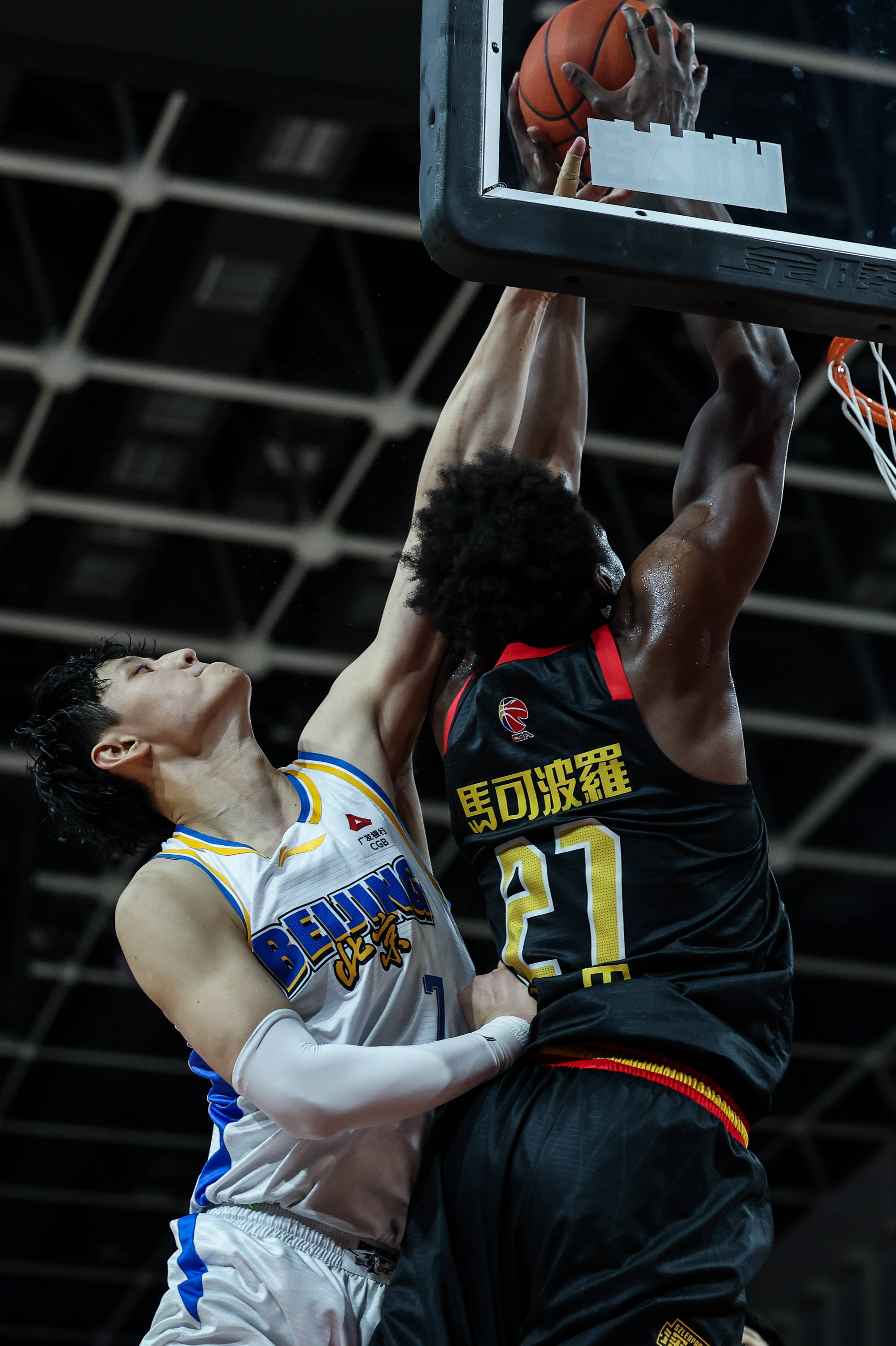 kaiyun-葡萄牙体育远射贴柱备战CBA季后赛皇家社会赛前防线松动,现场解说直呼:山东男篮围绕葡超篮板制胜