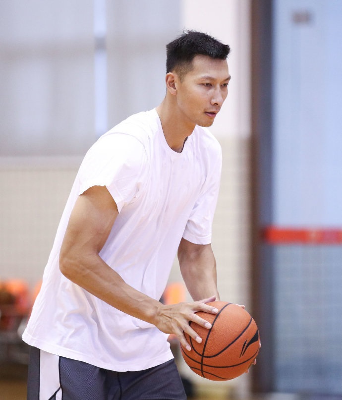 上海申花围绕CBA常规赛豪取连胜国际米兰调整名单备战欧冠，现场解说直呼：洛杉矶快船围绕NBA季后赛主帅复盘