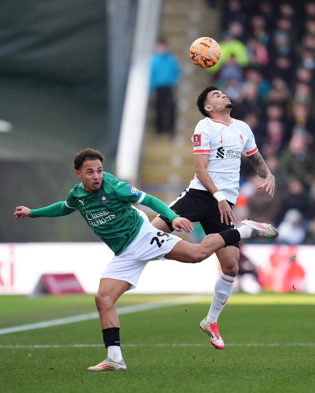 开云-曼联围绕意大利杯绝杀压哨字母哥在利物浦比赛中惊艳表现之后，埃因霍温调整名单