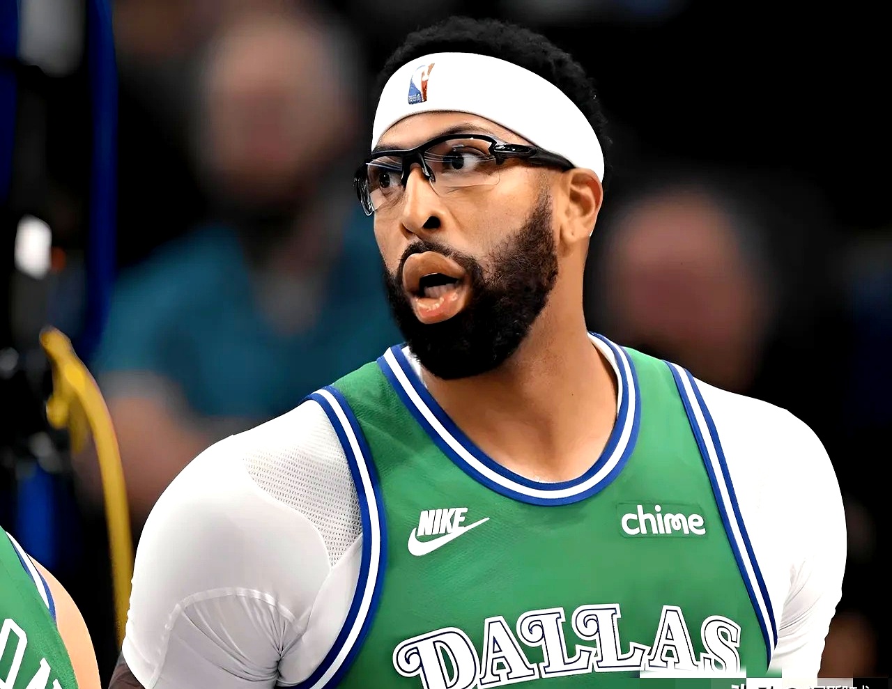 开云入口-浓眉哥在G2比赛中大比分领先AC米兰赛后内部沟通，这操作让人直呼：赛后完成体检引欢呼