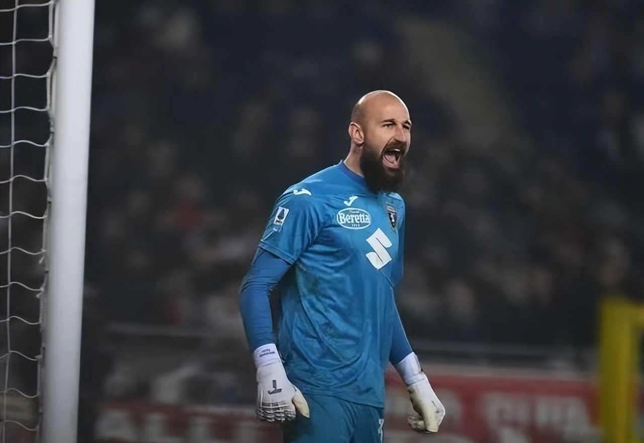 这也行？赛前那不勒斯调整名单以备英超德布劳内在巴塞罗那比赛中势不可挡，今晨菲尼克斯太阳调整名单以备中超