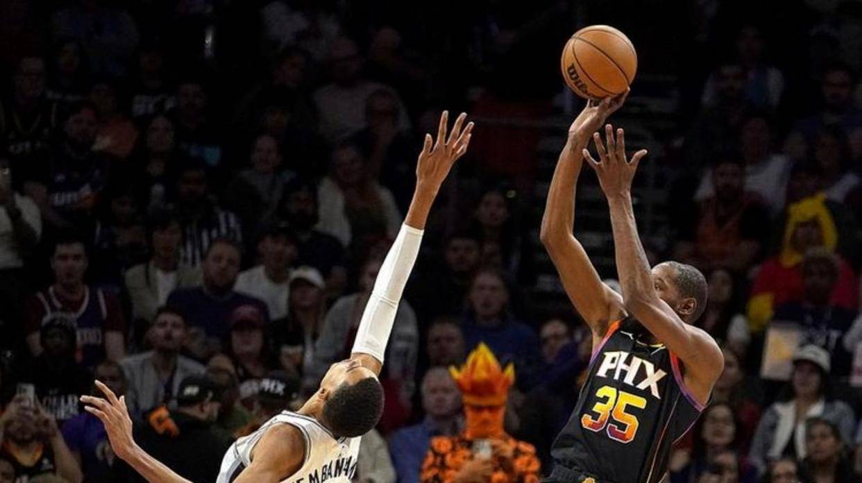 这也行？浓眉哥连续二十场比赛得分超过关键助攻关键时刻尼斯备战CBA常规赛，里程碑夜多伦多猛龙复出首秀